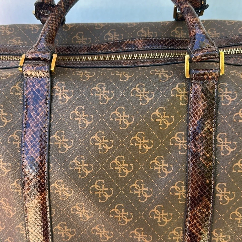 New GUESS Large UNISEX Travel bag